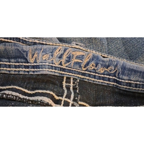 Wallflower Light Wash Jeans Size 7 Boot Cut Faded - Picture 8 of 10